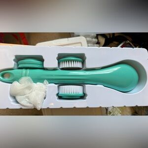 NIB Blushly Turquoise cleansing and exfoliating body brush